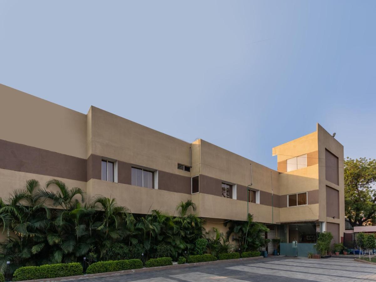 Spot On Sri Srinivasa Lodge Kurmannapalem Exterior photo